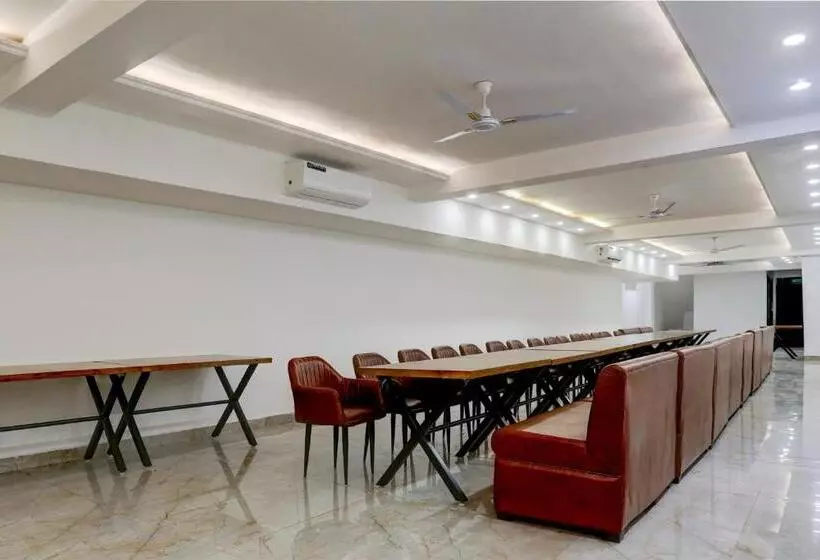 Hotelli Super Townhouse Eden Garden Zirakpur