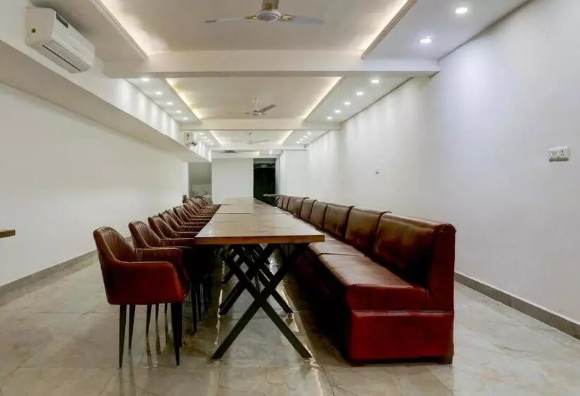 Hotelli Super Townhouse Eden Garden Zirakpur