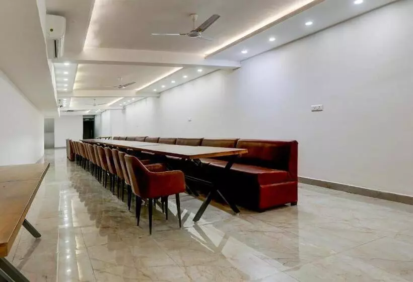 Hotelli Super Townhouse Eden Garden Zirakpur