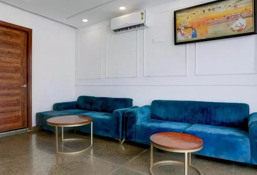 Hotelli Super Townhouse Eden Garden Zirakpur