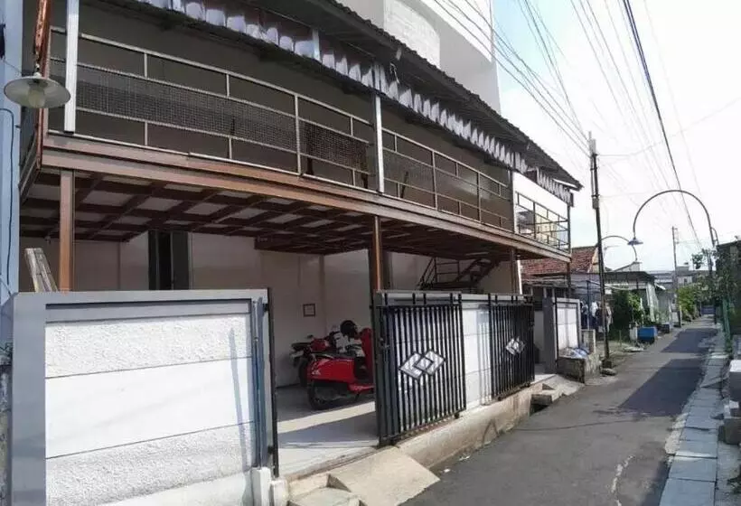 مُتل Kost Hotel Budget Urban Space