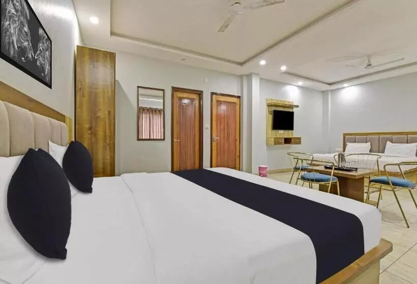 Super Hotel O Gauri Shankar