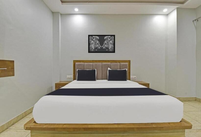 Super Hotel O Gauri Shankar