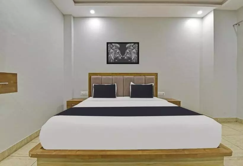 Super Hotel O Gauri Shankar
