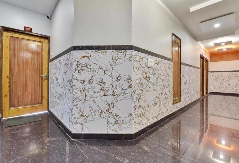 Super Hotel O Gauri Shankar