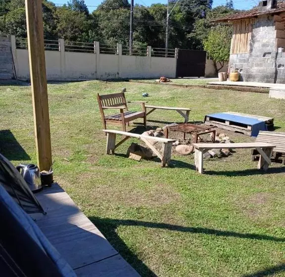 پانسیون Lá Casita Casa Familiar Hospedagem E Camping Urbano