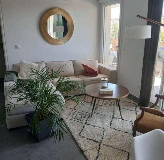 تختخواب و صبحانه Chambre Meublee