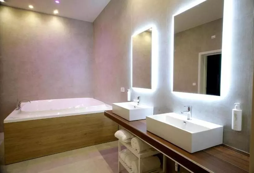 تختخواب و صبحانه Sebèl Camere Di Charme