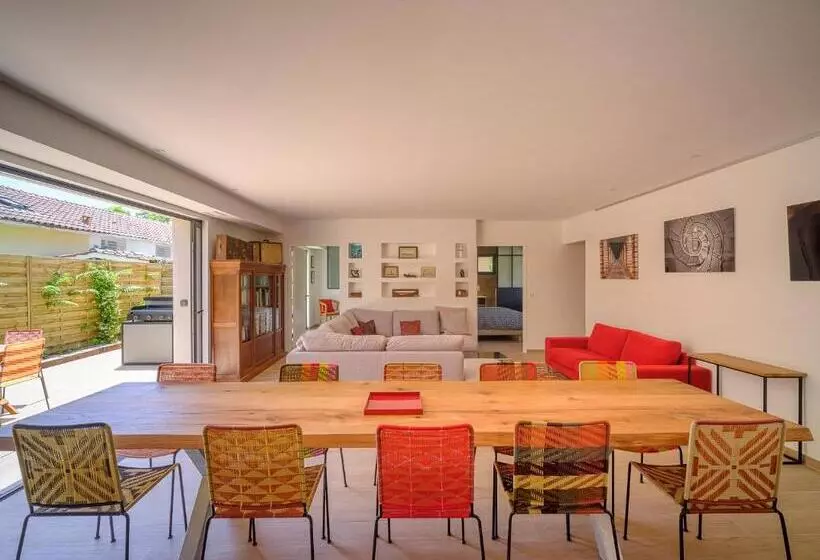 Aamiaismajoitus (B&B) Villa Poulpo