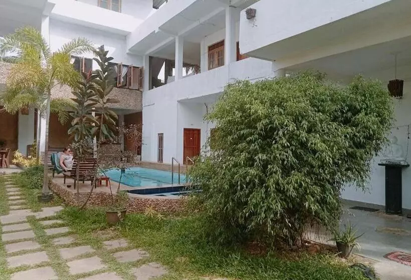 Hotelli Wild Eagle Safari Resort