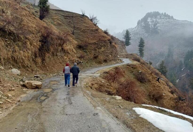 هتل Lahore Guest House, Dadar, Siran Valley