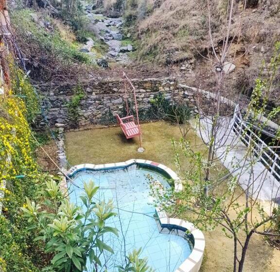 هتل Lahore Guest House, Dadar, Siran Valley