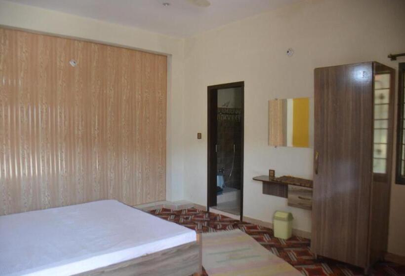 هتل Lahore Guest House, Dadar, Siran Valley