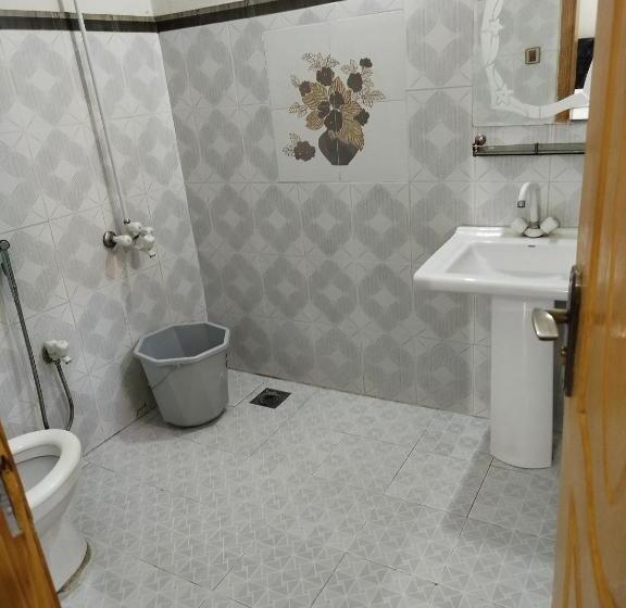 هتل Lahore Guest House, Dadar, Siran Valley