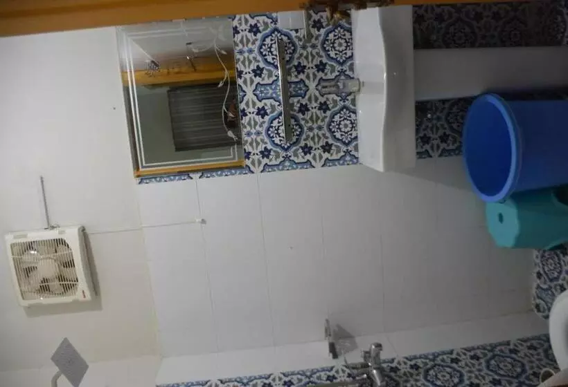 هتل Lahore Guest House, Dadar, Siran Valley