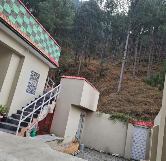 هتل Lahore Guest House, Dadar, Siran Valley