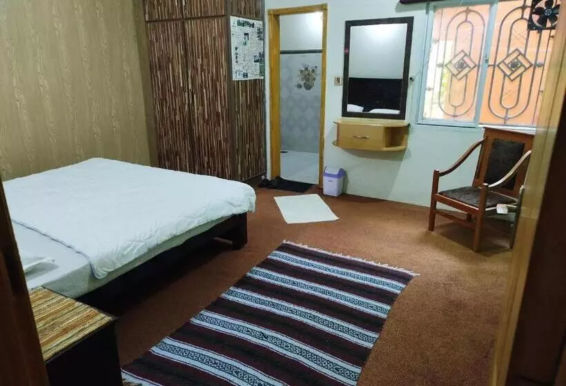 هتل Lahore Guest House, Dadar, Siran Valley