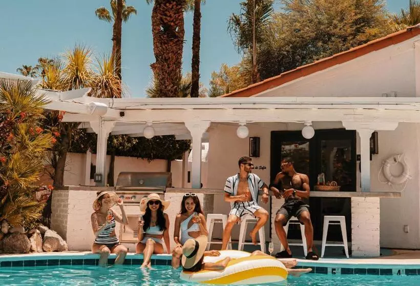 هتل Natural Palm Springs Escape Poolside Plus Downtown