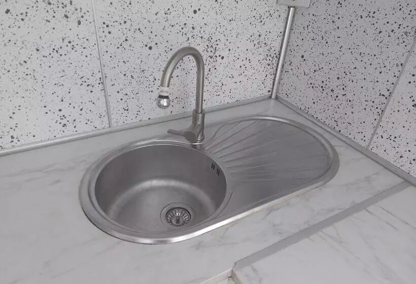 Majatalo Chambre Avec 1 Lits Et 1 Canapé Convertible, Salle De Bain Et Cuisine Communes