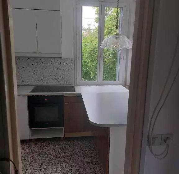 Majatalo Chambre Avec 1 Lits Et 1 Canapé Convertible, Salle De Bain Et Cuisine Communes