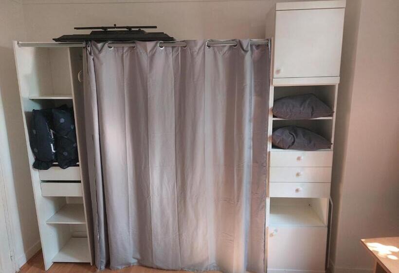 פנסיון Chambre Avec 1 Lits Et 1 Canapé Convertible, Salle De Bain Et Cuisine Communes