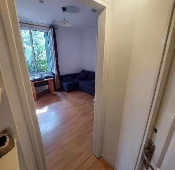 Majatalo Chambre Avec 1 Lits Et 1 Canapé Convertible, Salle De Bain Et Cuisine Communes