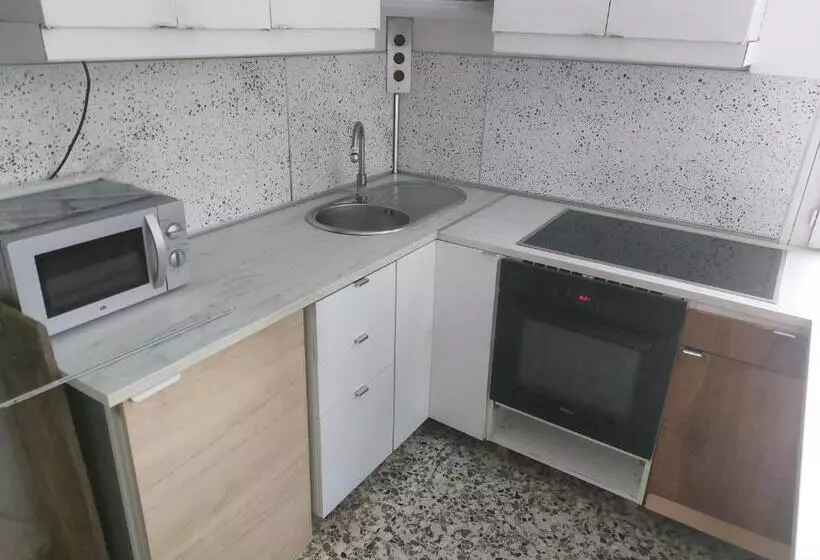 Majatalo Chambre Avec 1 Lits Et 1 Canapé Convertible, Salle De Bain Et Cuisine Communes