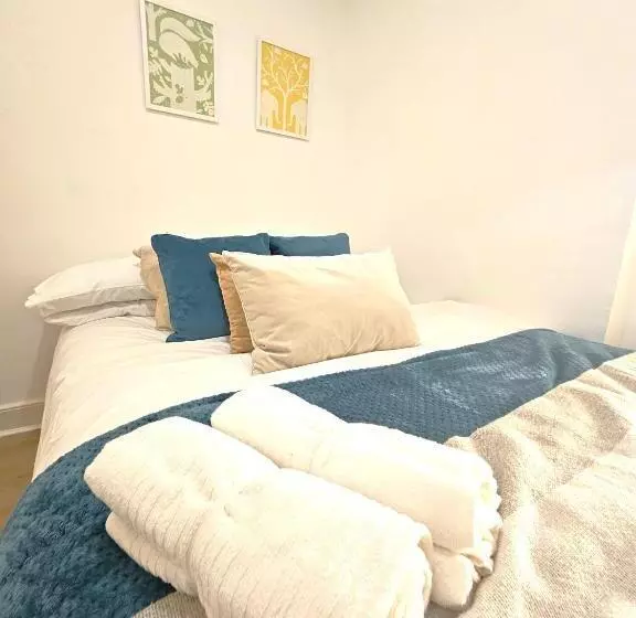 پانسیون Luxurious Guesthouse Accommodation For Professionals And Students Near Cardiff City Centre