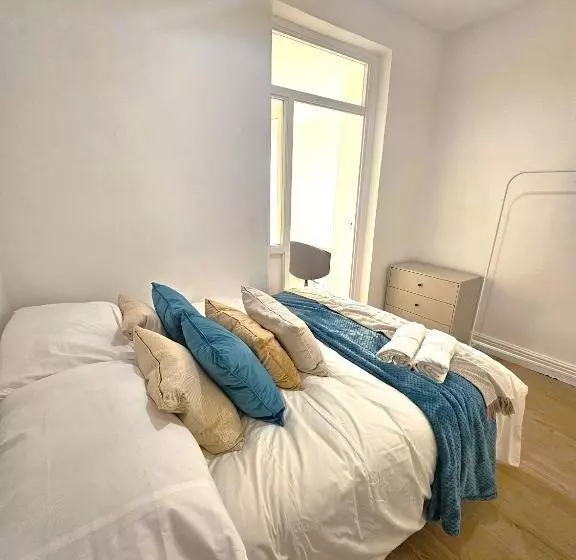 پانسیون Luxurious Guesthouse Accommodation For Professionals And Students Near Cardiff City Centre