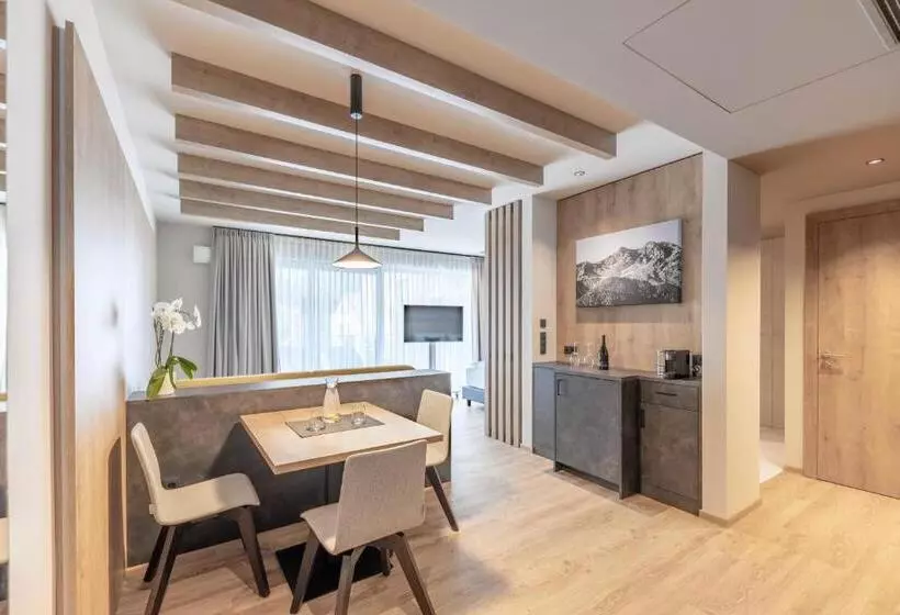 Majatalo Villa Hubertus Luxuria Nova Suites   Adults Friendly