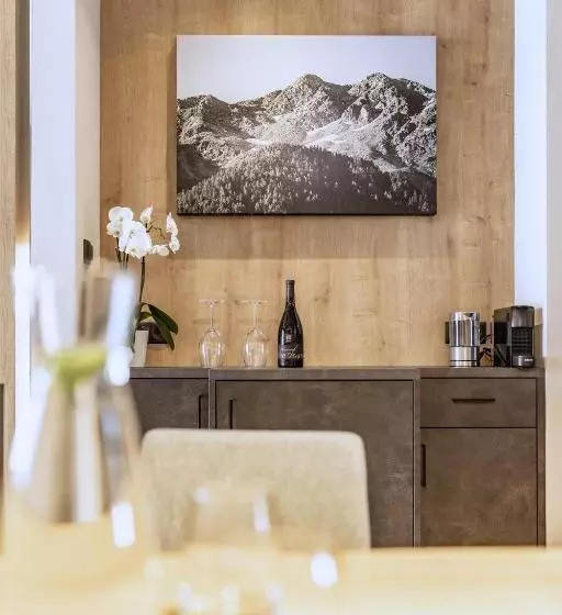 Majatalo Villa Hubertus Luxuria Nova Suites   Adults Friendly