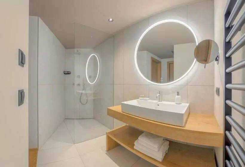 Majatalo Villa Hubertus Luxuria Nova Suites   Adults Friendly