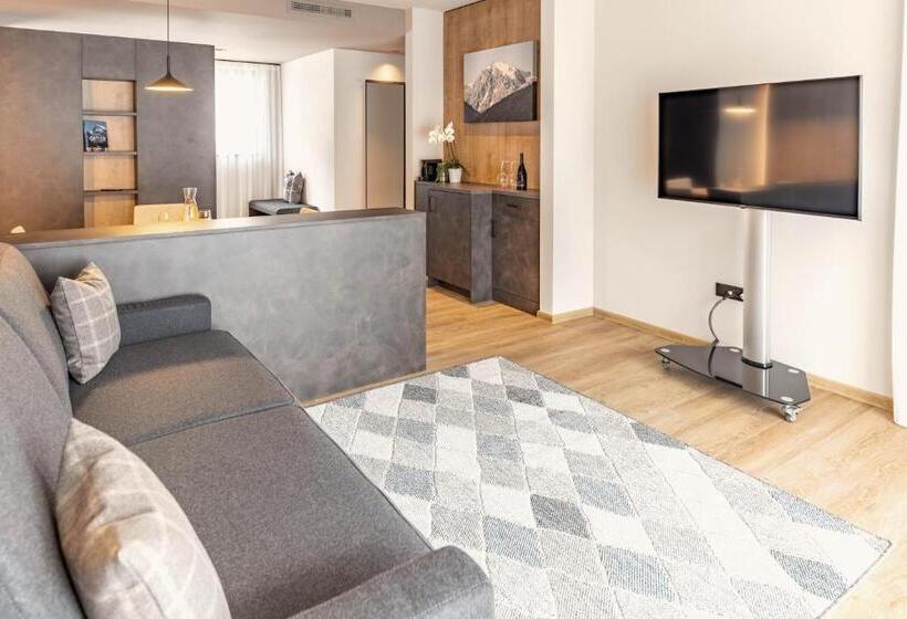 Пансион Villa Hubertus Luxuria Nova Suites   Adults Friendly