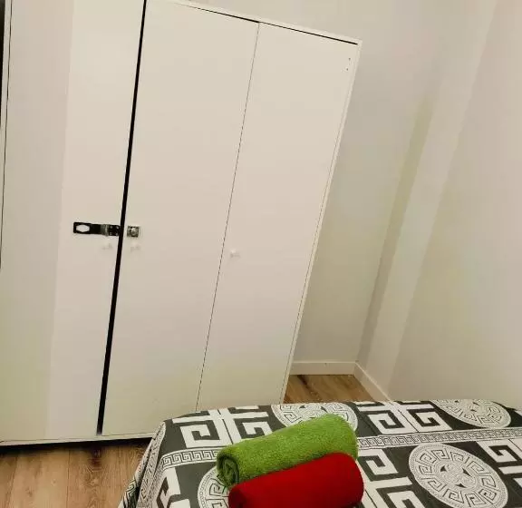 تختخواب و صبحانه Colon Rooms