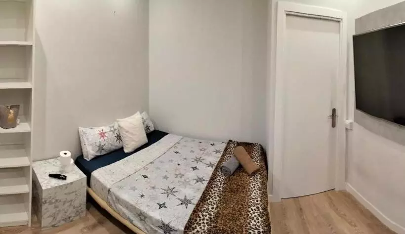 تختخواب و صبحانه Colon Rooms