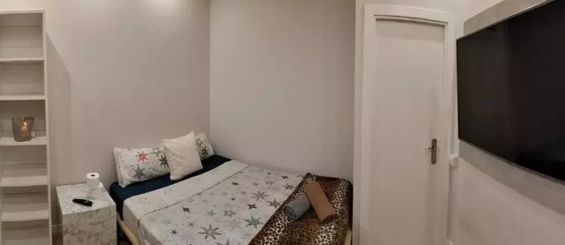 تختخواب و صبحانه Colon Rooms