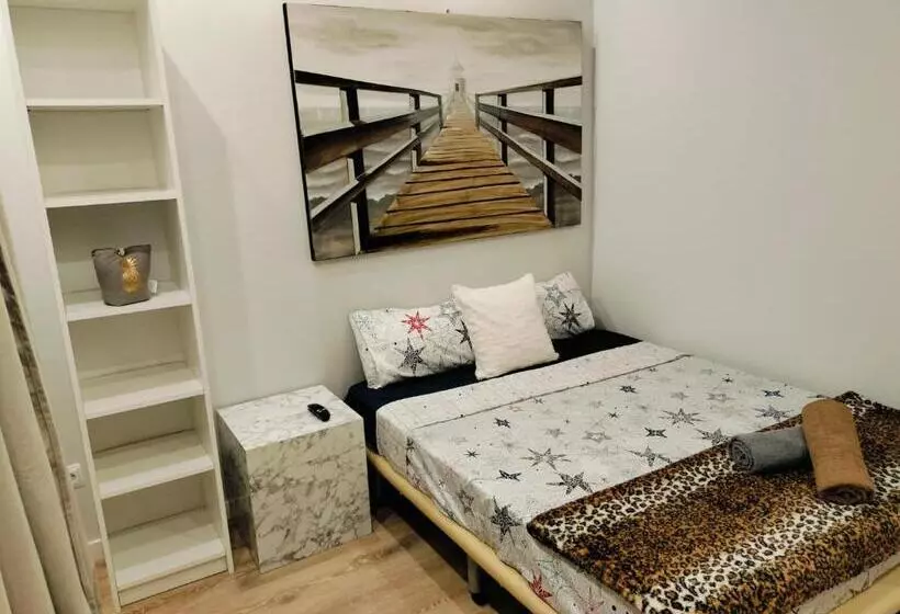 تختخواب و صبحانه Colon Rooms