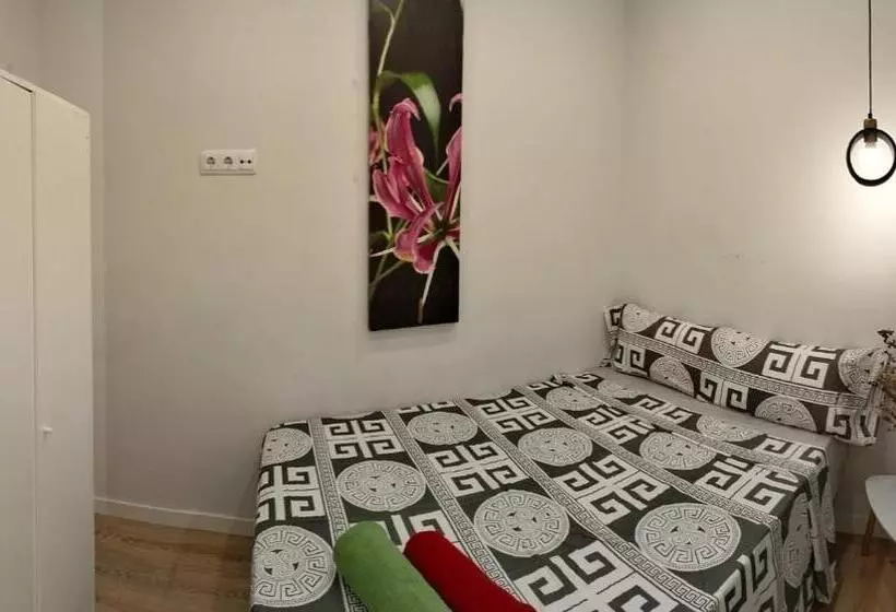 تختخواب و صبحانه Colon Rooms