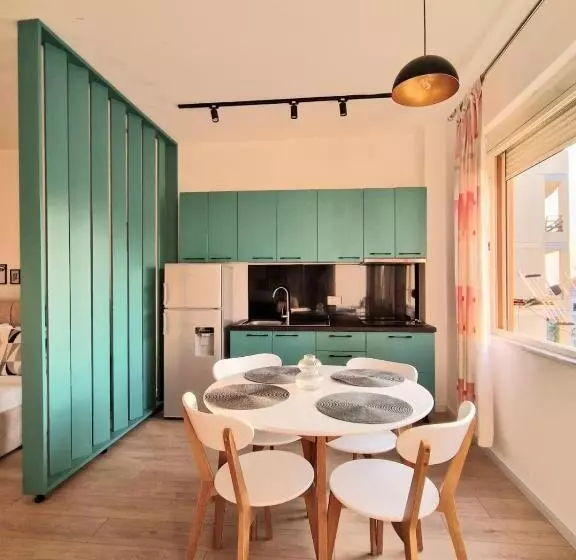 تختخواب و صبحانه Coral Beach Apartment