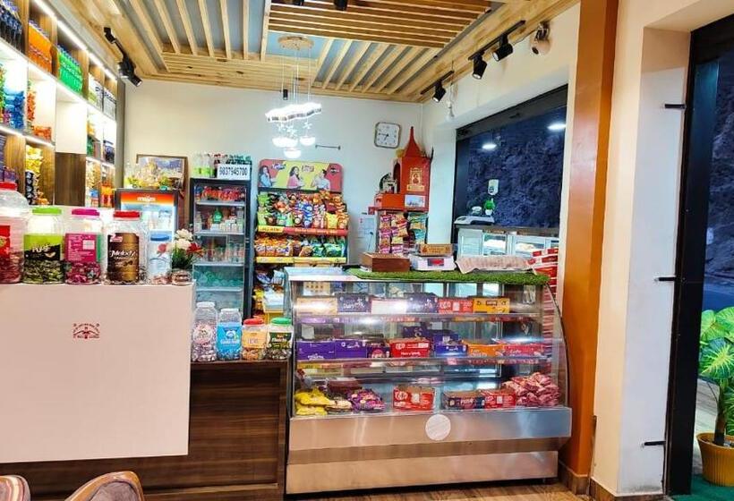 בית מלון כפרי Karans Inn