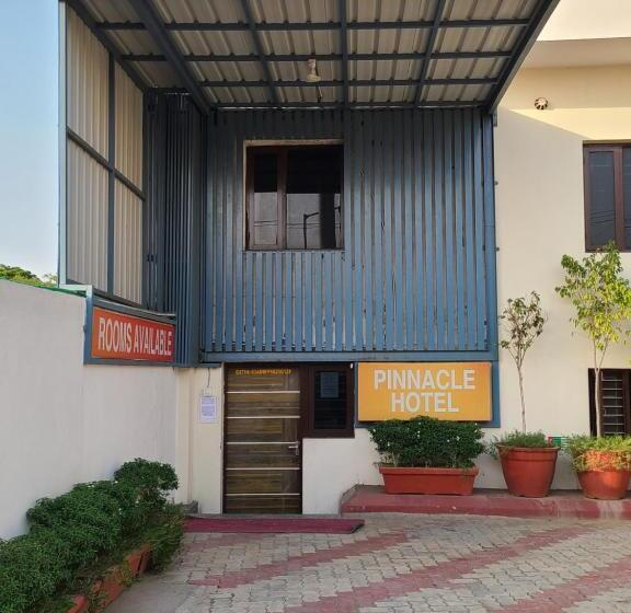 Hotel Pinnacle