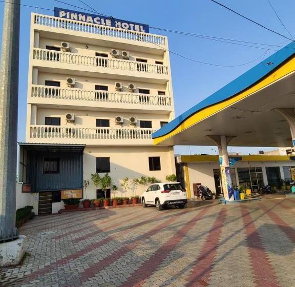 Hotel Pinnacle