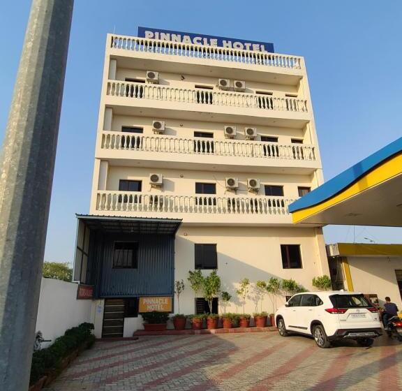Hotel Pinnacle
