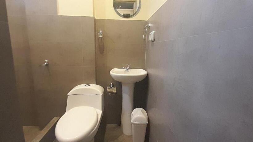 پانسیون Hostal Big Bang