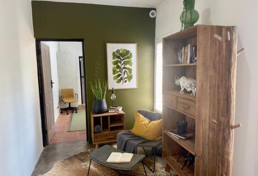 膳宿费 The Blue Shutter Guest House