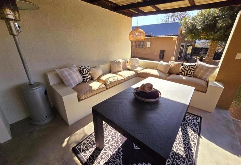 膳宿费 The Blue Shutter Guest House