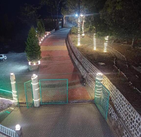 استراحتگاه Parvat Villas