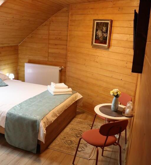 הוסטל Casa Camelia