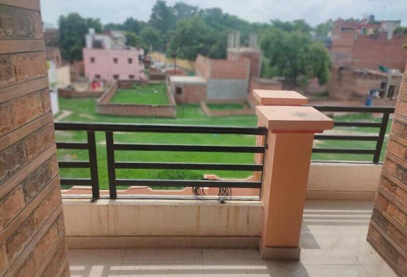 تختخواب و صبحانه Aryan Home Stay