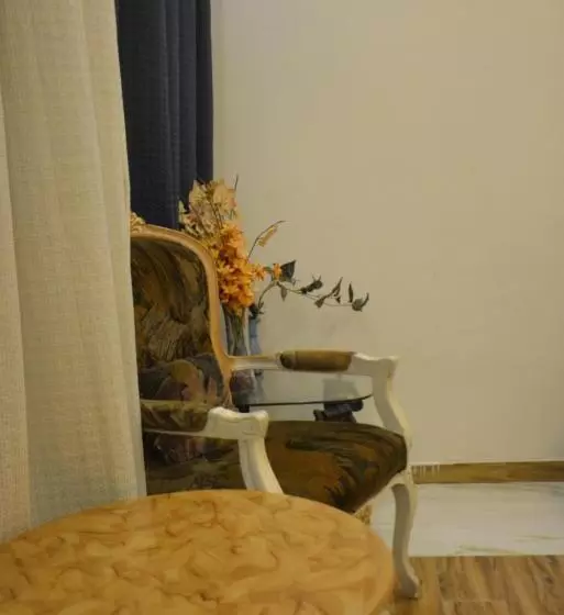 تختخواب و صبحانه Ukasha Guest House
